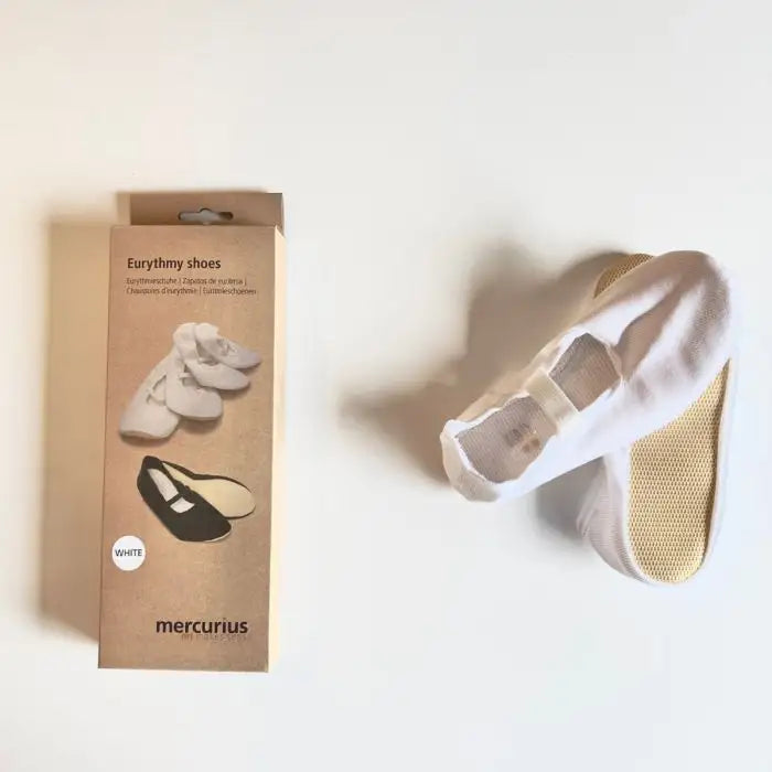 Witte euritmieschoenen voor kinderen, anti-slip dansschoentjes voor de euritmieles - Waldorf Winkel